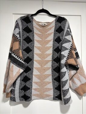 DAVI & DANI Geometric Crewneck Sweater in Beige, Black & Gray